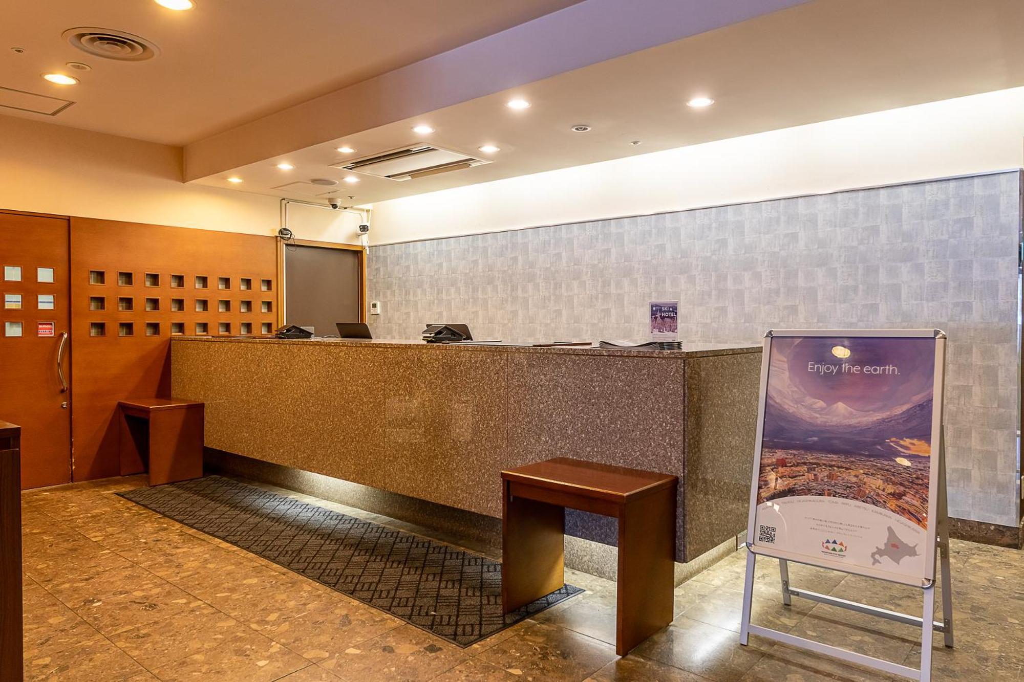 Court Hotel 3*